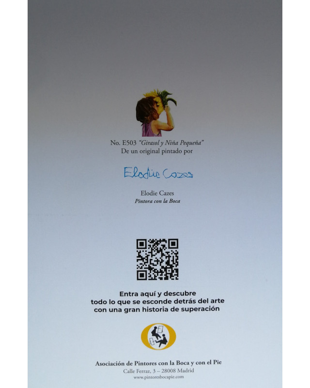 Tarjeta de felicitación con niña oliendo flor | Tierna y emotiva – La estantería